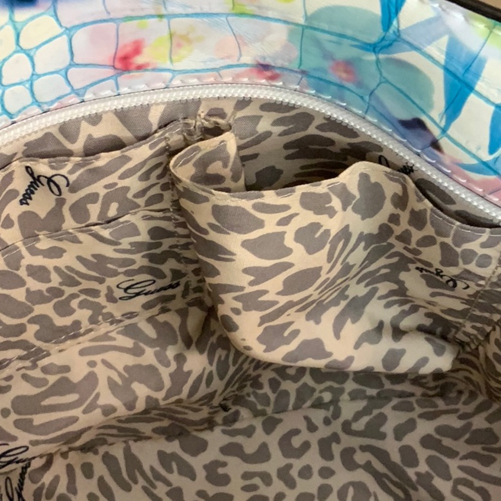 Guess Pastel Floral Large Shoulder Bag - Picture 6 of 7